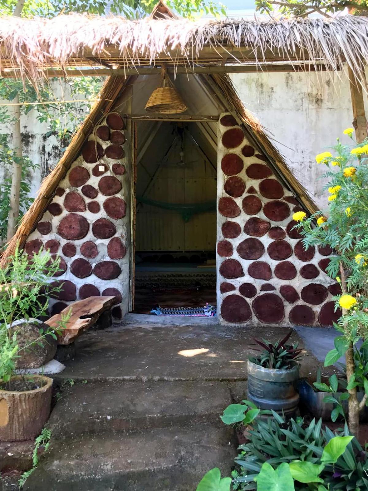 Backpacker Hostel And Jungle Trekking 반룽 외부 사진