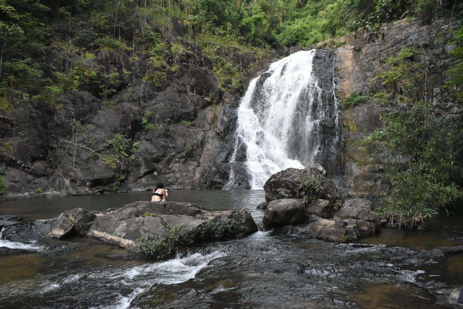 Backpacker Hostel And Jungle Trekking 반룽 외부 사진