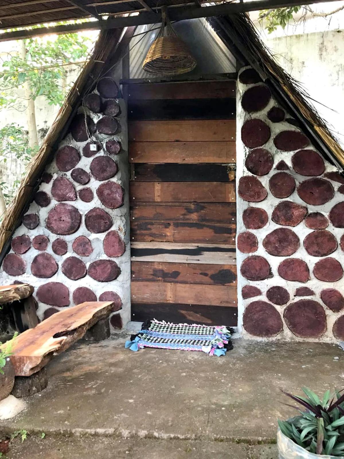Backpacker Hostel And Jungle Trekking 반룽 외부 사진