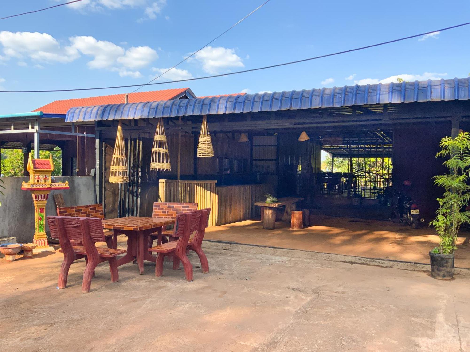 Backpacker Hostel And Jungle Trekking 반룽 외부 사진