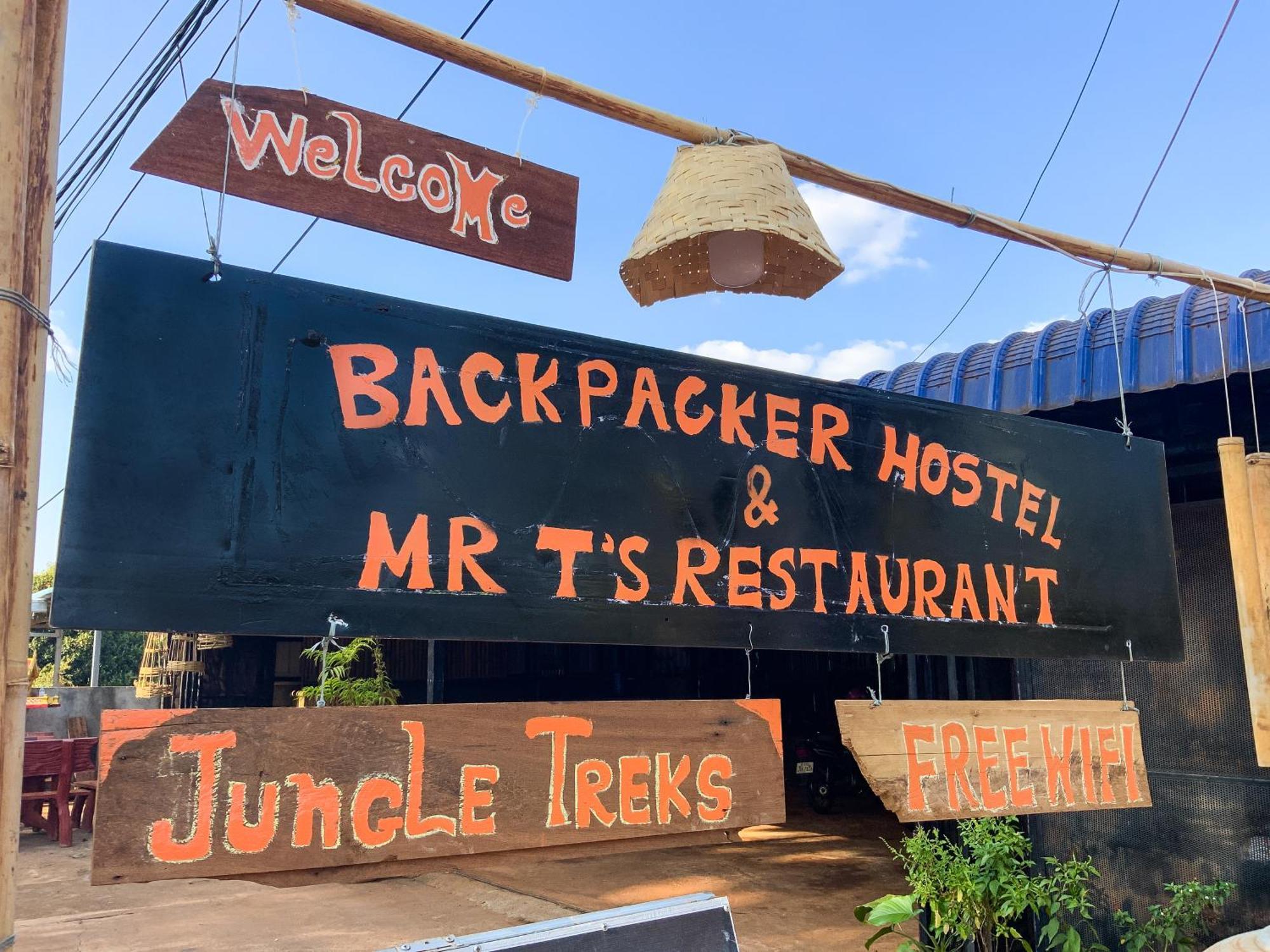 Backpacker Hostel And Jungle Trekking 반룽 외부 사진