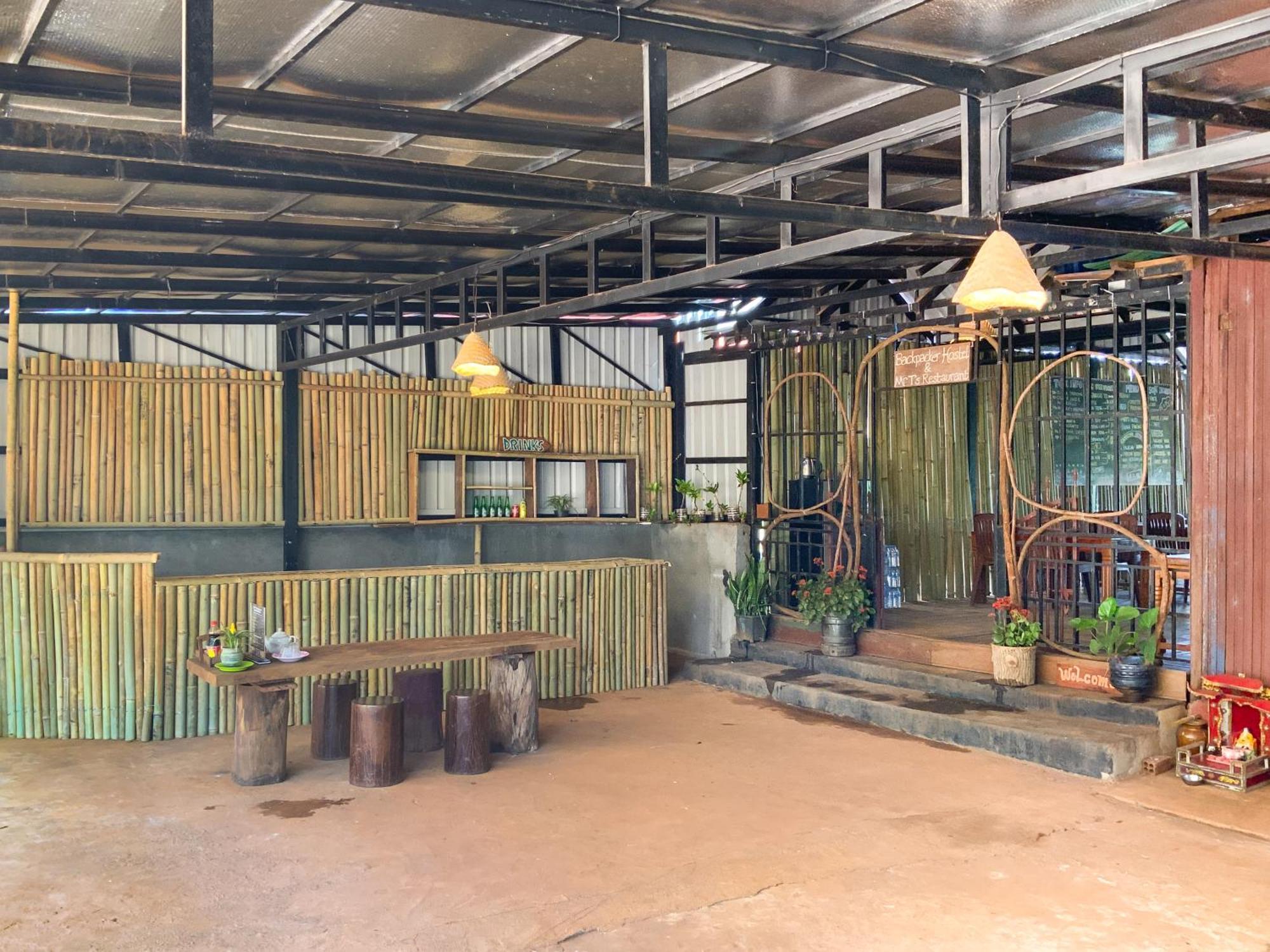 Backpacker Hostel And Jungle Trekking 반룽 외부 사진