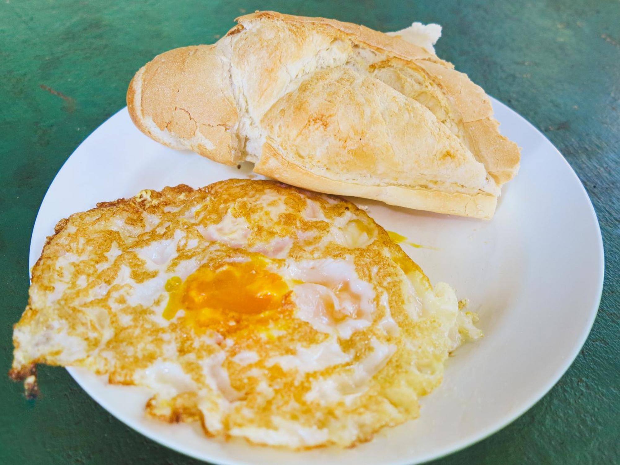 Backpacker Hostel And Jungle Trekking 반룽 외부 사진