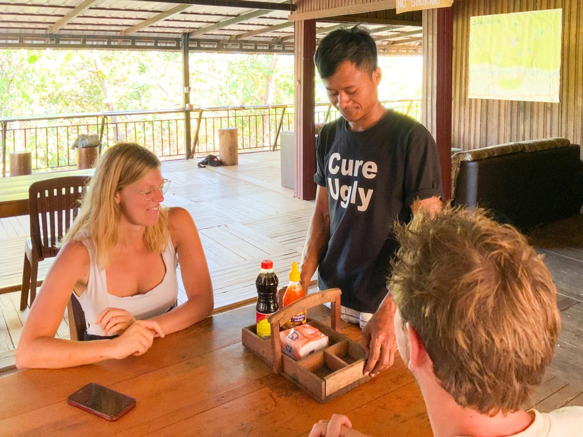 Backpacker Hostel And Jungle Trekking 반룽 외부 사진