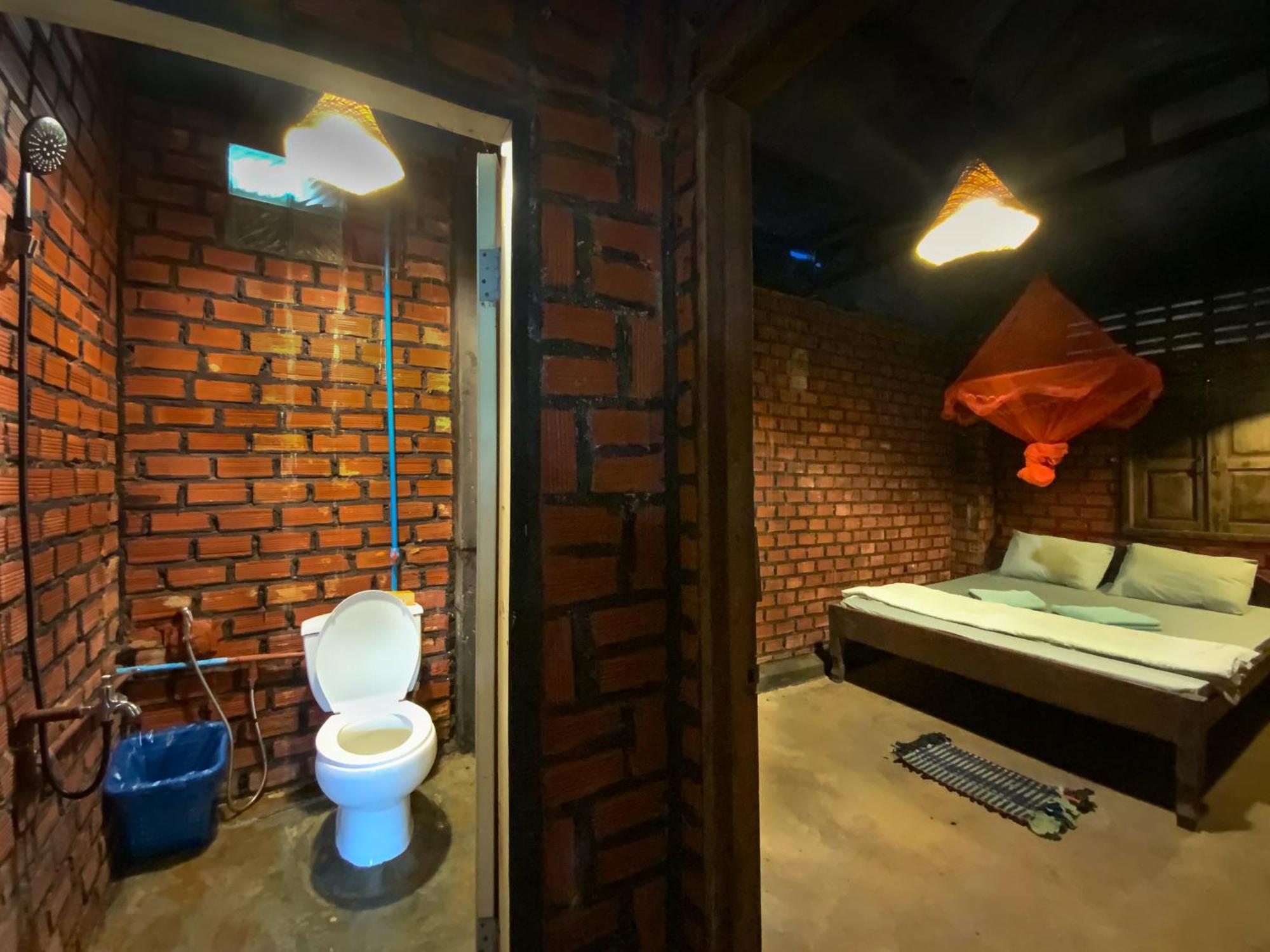 Backpacker Hostel And Jungle Trekking 반룽 외부 사진