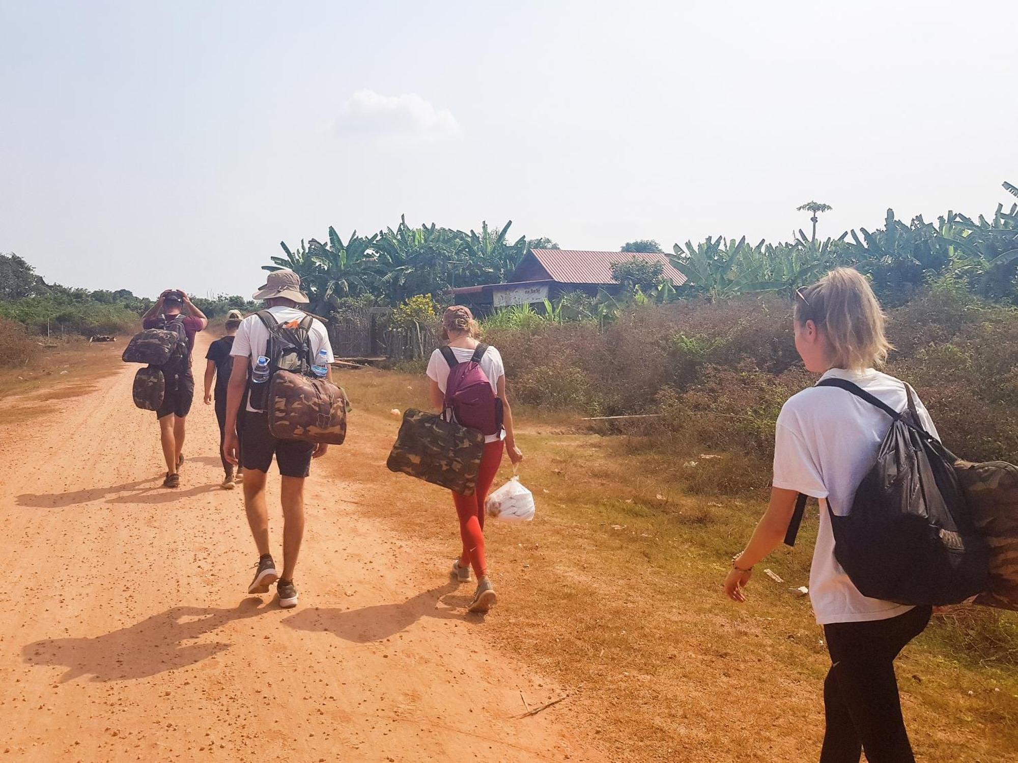 Backpacker Hostel And Jungle Trekking 반룽 외부 사진