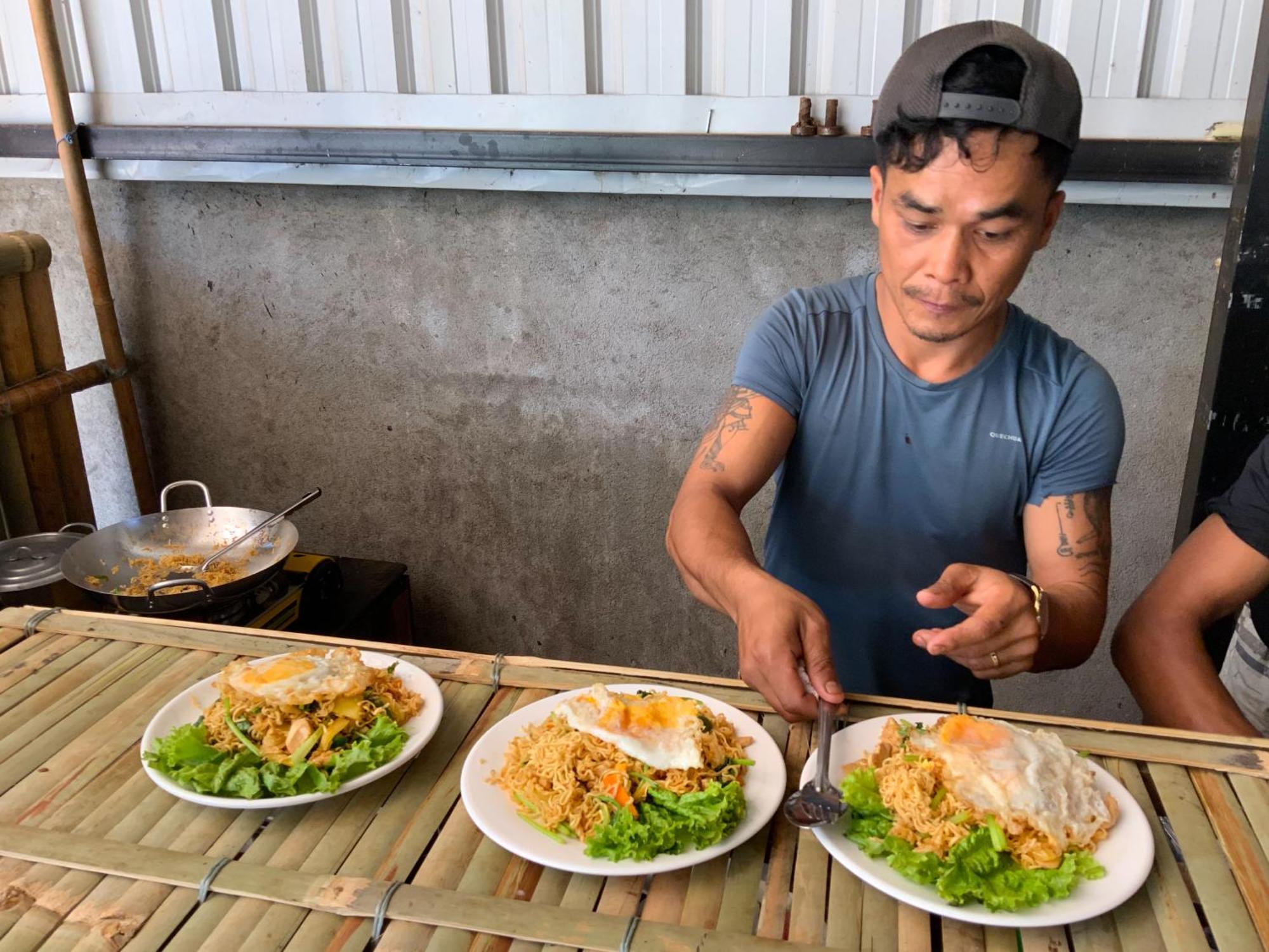 Backpacker Hostel And Jungle Trekking 반룽 외부 사진