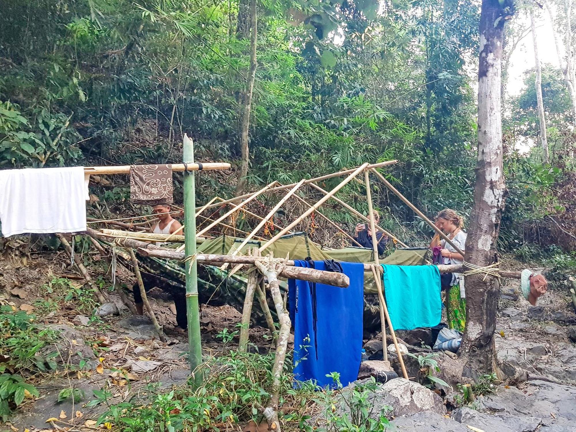Backpacker Hostel And Jungle Trekking 반룽 외부 사진