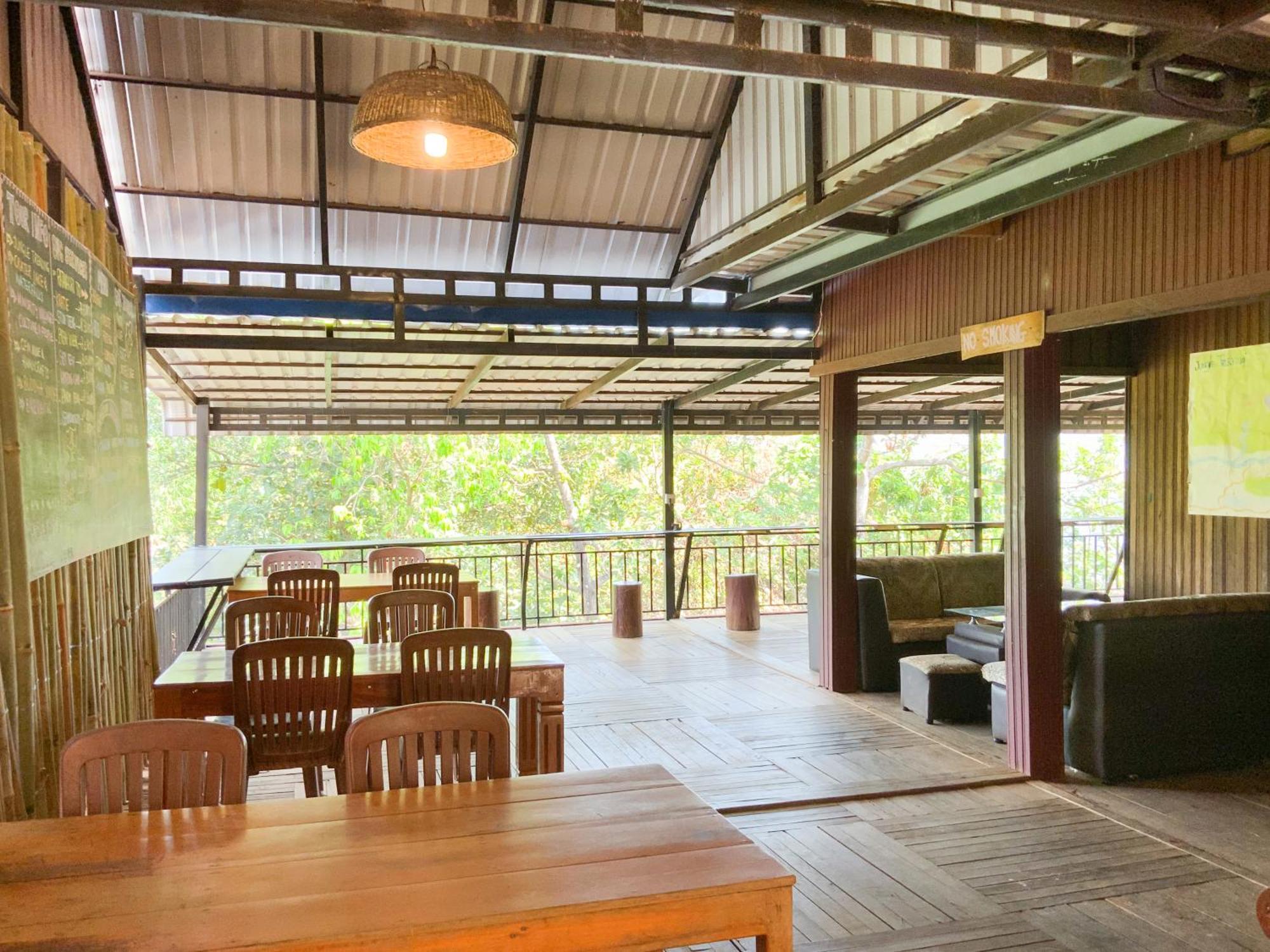 Backpacker Hostel And Jungle Trekking 반룽 외부 사진