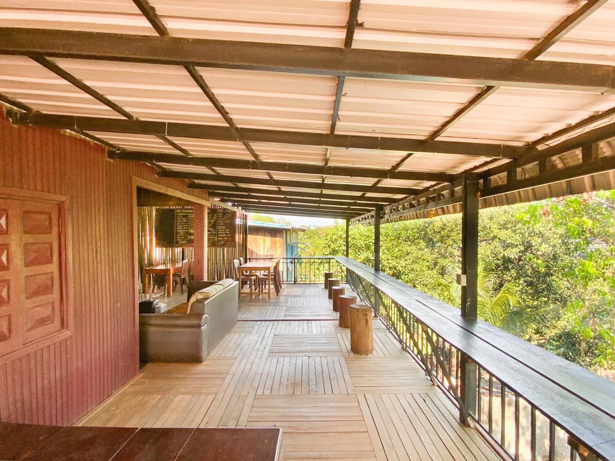 Backpacker Hostel And Jungle Trekking 반룽 외부 사진